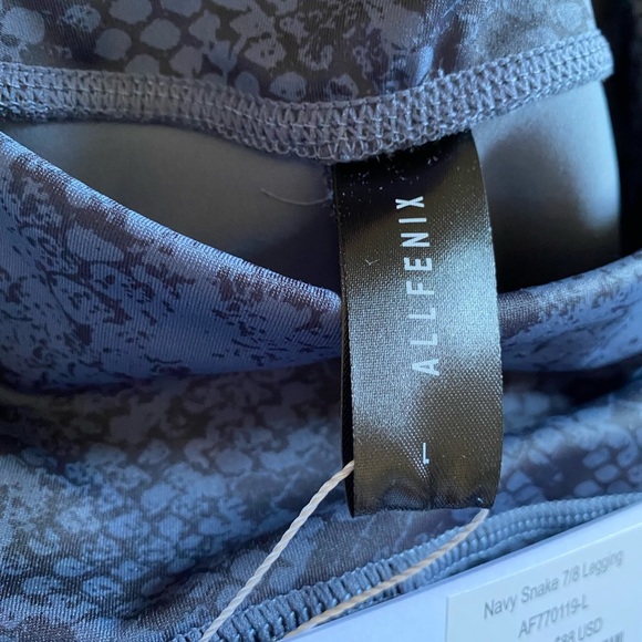 All Fenix New Navy Snake 7/8 Leggings large - Picture 3 of 4